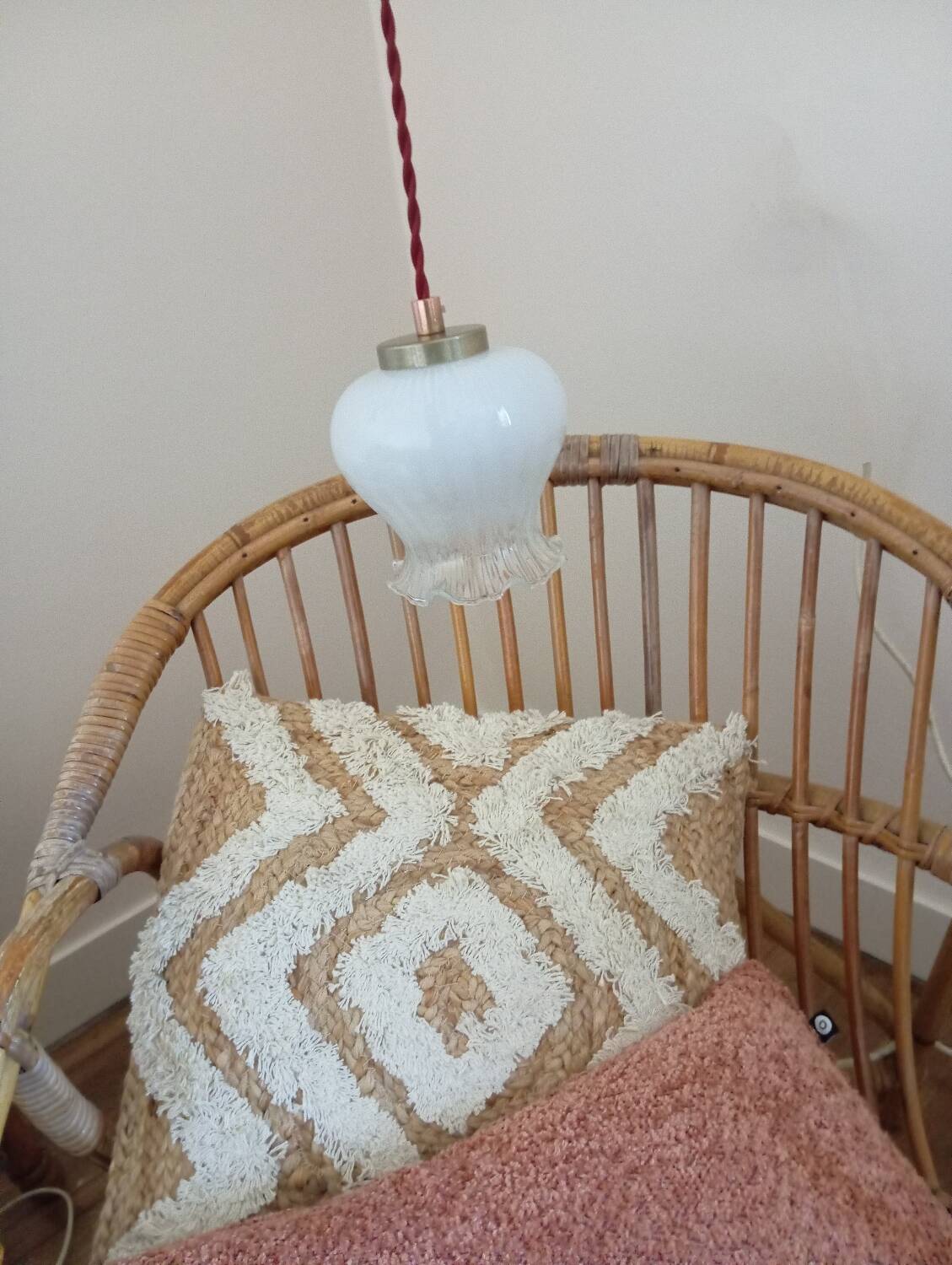 Opaline tulip mood lamp with white ruffles