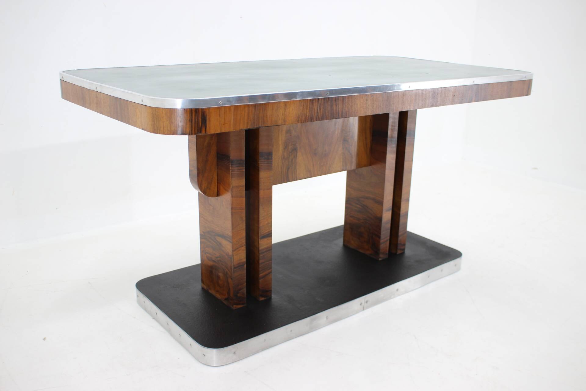 1930s Art Deco Dining Table in Walnut, Czechoslovakia