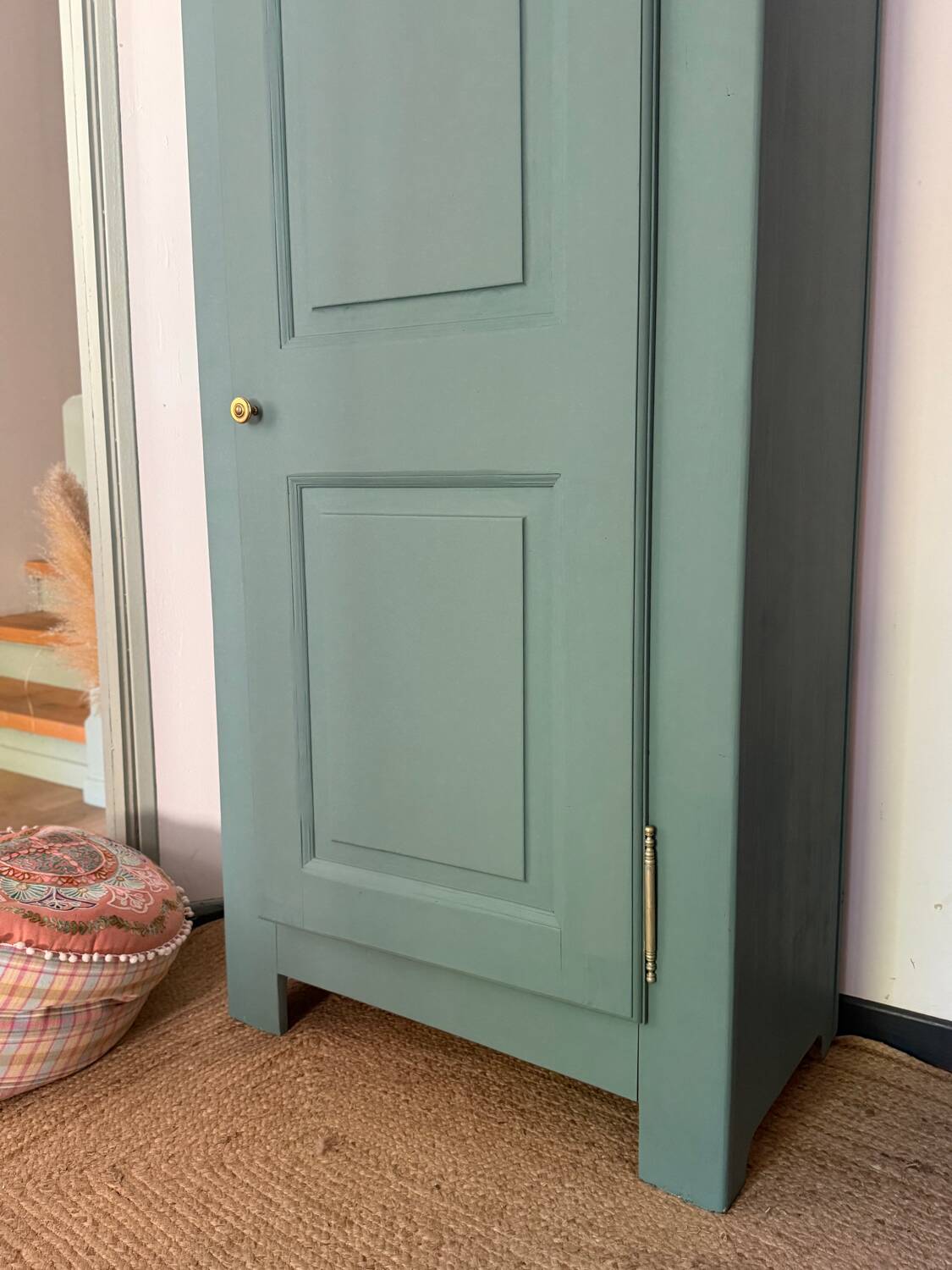 Solid wood cupboard