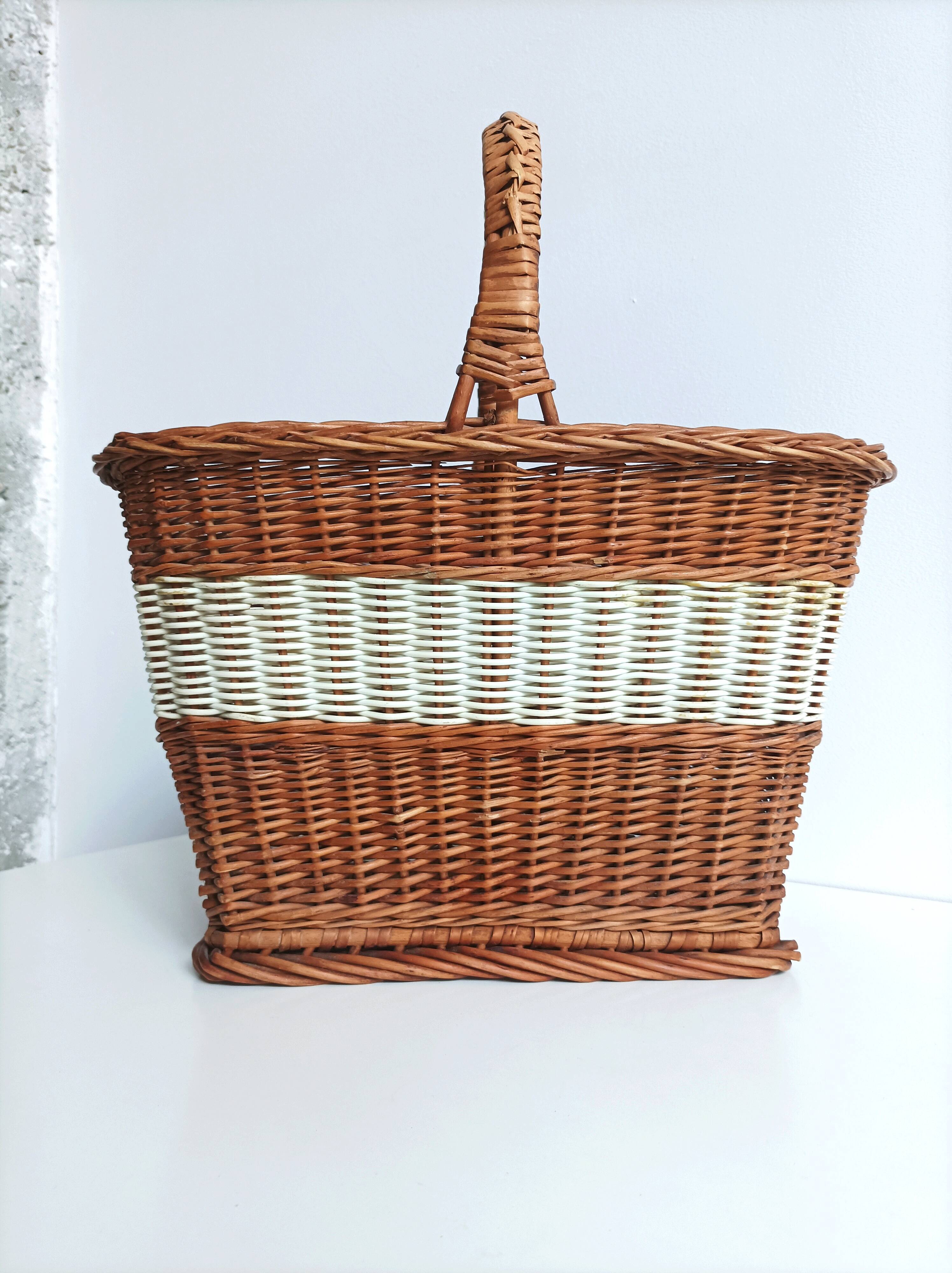 Wicker basket & woven scoubidou threads