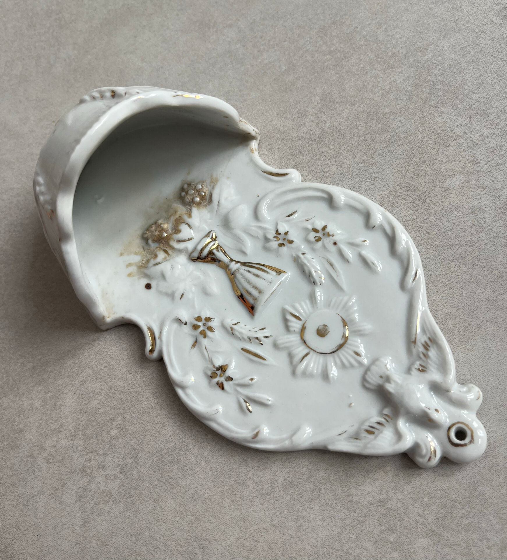 Bénitier en porcelaine « calice » fin XIXème