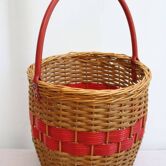 Panier en osier et scoubidou
