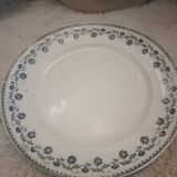 2 vintage Georgette dinner plates.