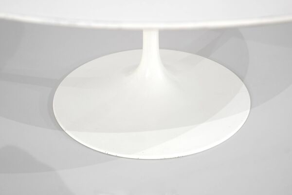 Table basse '' Tulip '' stratifiée par Eero Saarinen pour Knoll, États-Unis.