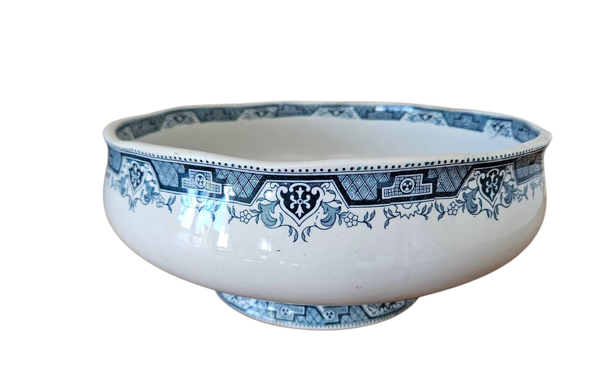 Antique footed bowl in Saint-Amand earthenware (Nord)