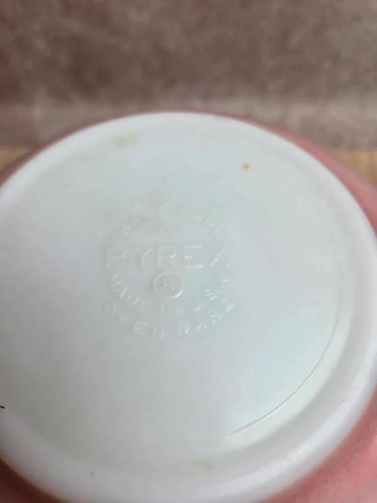 Pyrex Salad Bowl Flamingo Pink 403 USA – Vintage 50s/60s