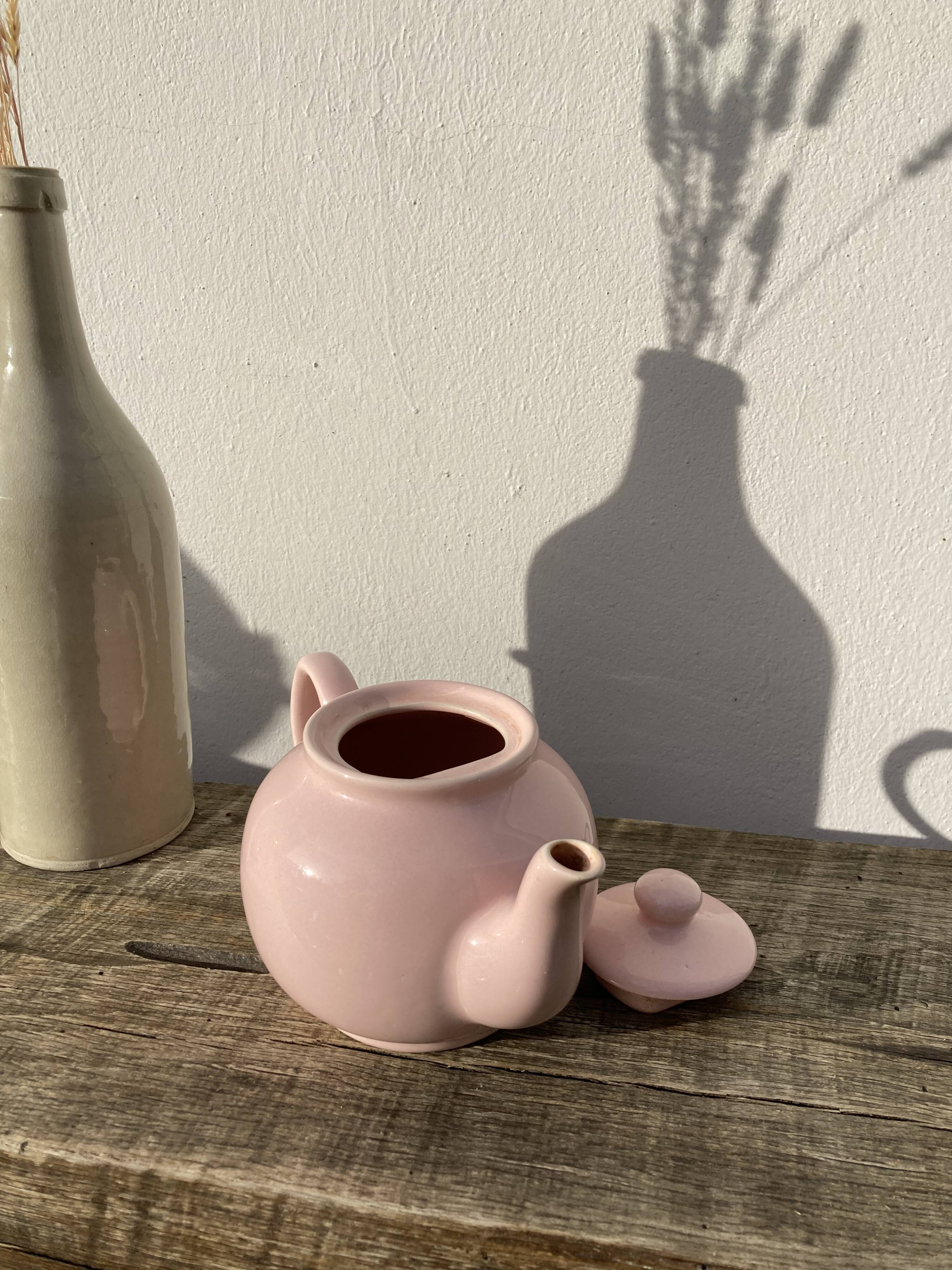 Théière anglaise en céramique rose vintage