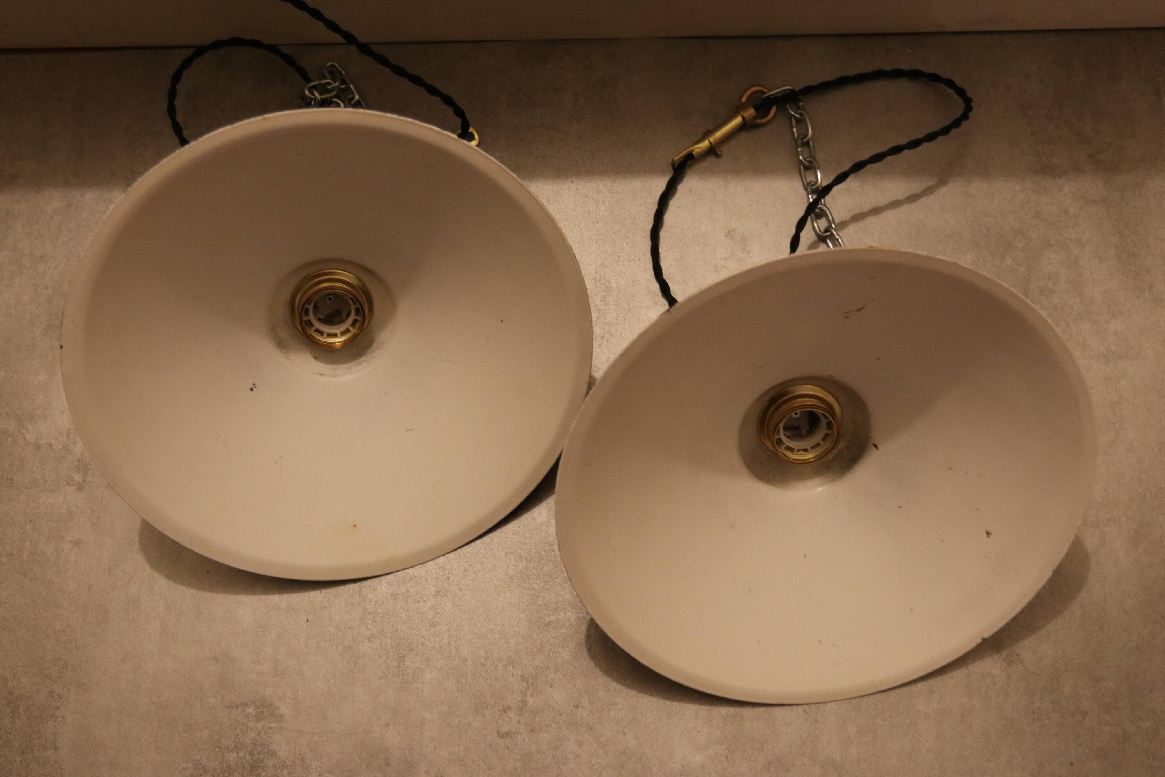 Batch of two industrial hanging lamps