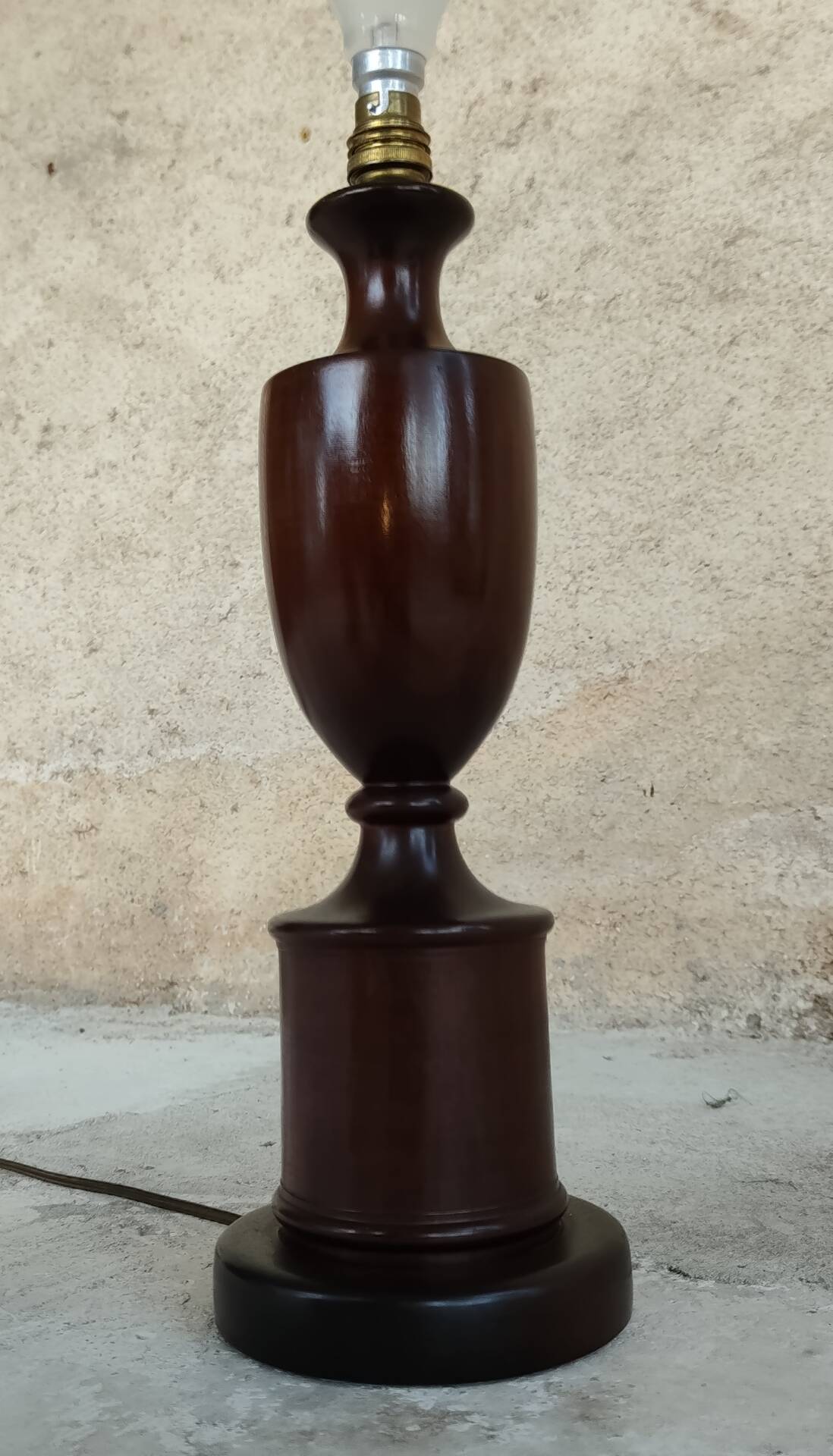 Table lamp base in turned solid wood (mahogany) - mid 20th century.
