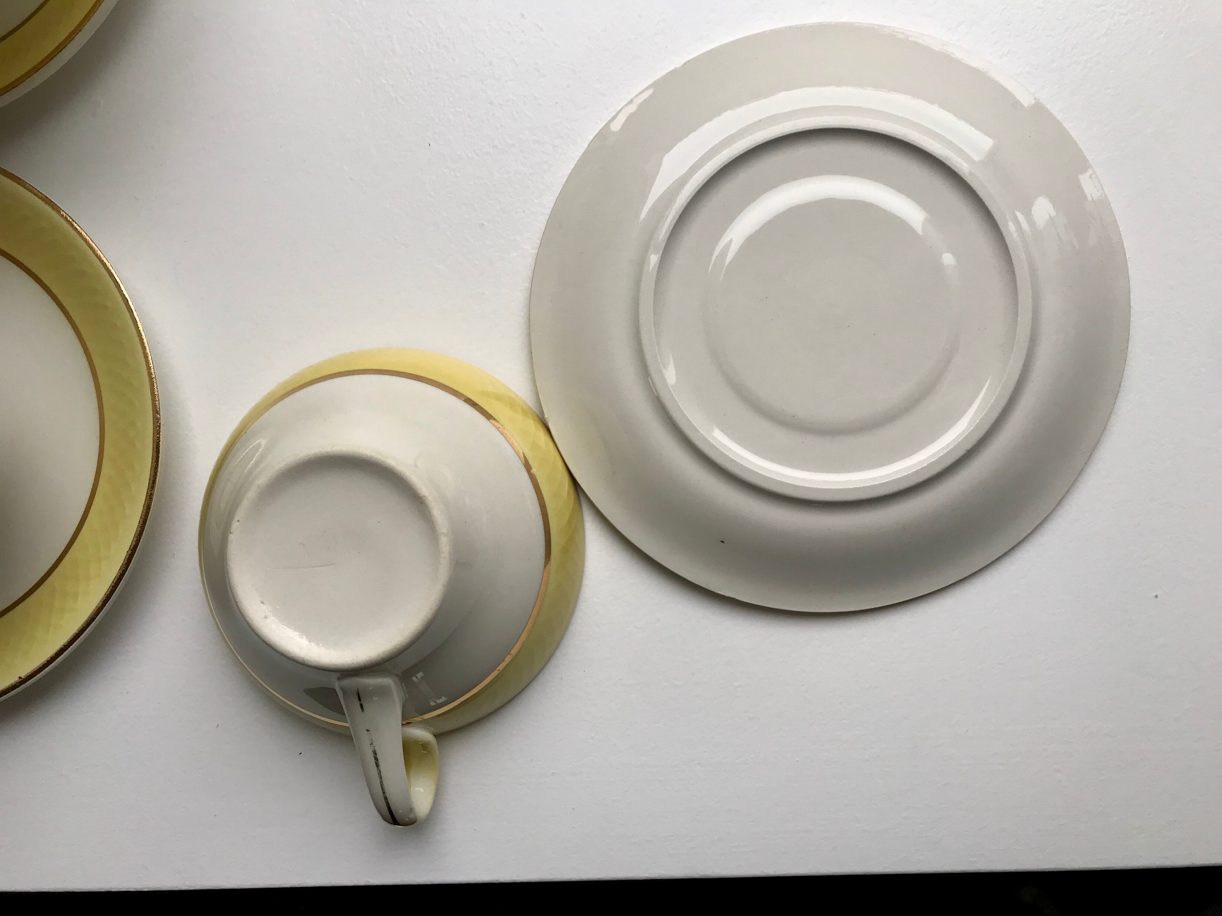 Lot de 4 tasses et sous-tasses jaune canari moulin des loups années 50