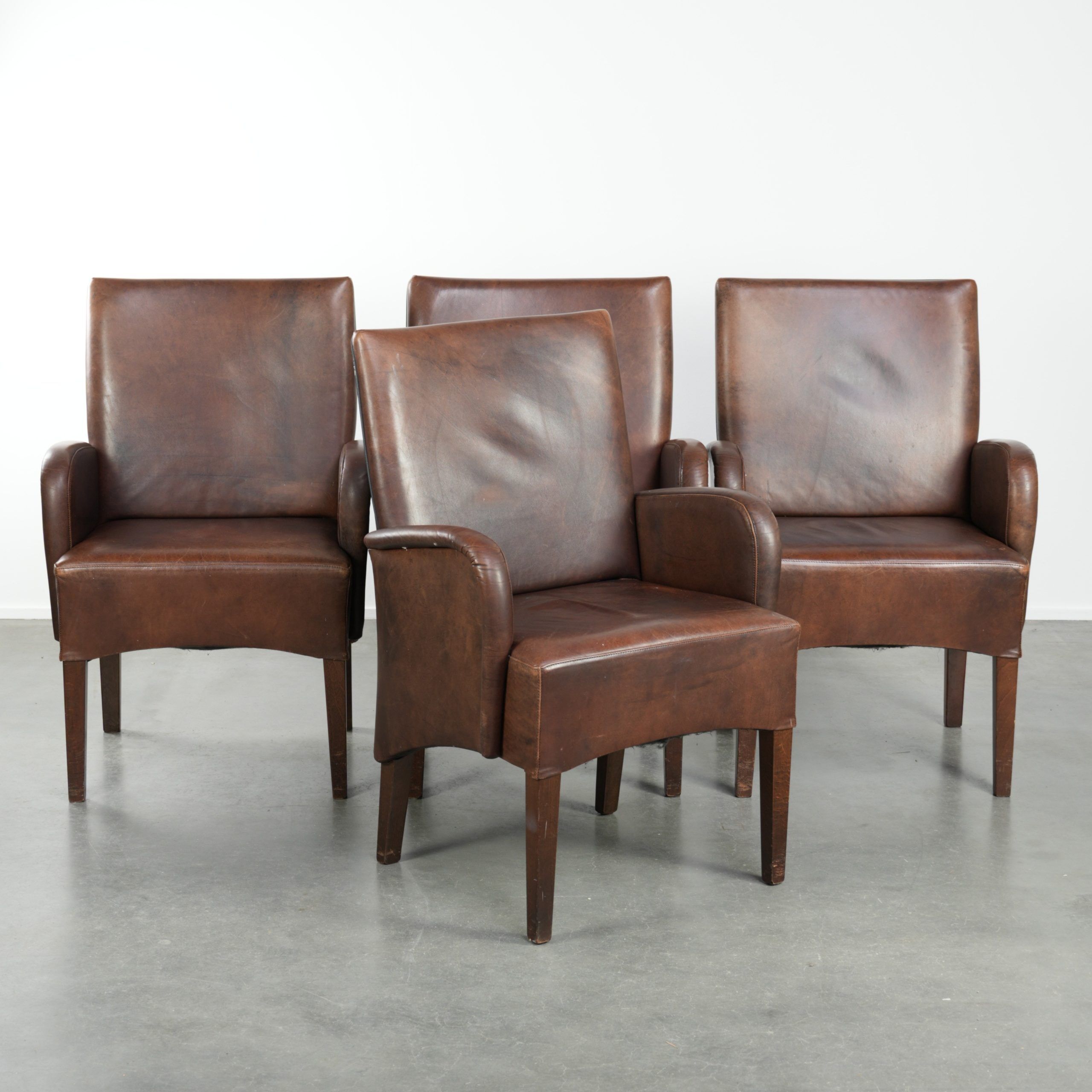 Set of 4 nicely finished dining chairs/side chairs with armrests made of cowhide leather