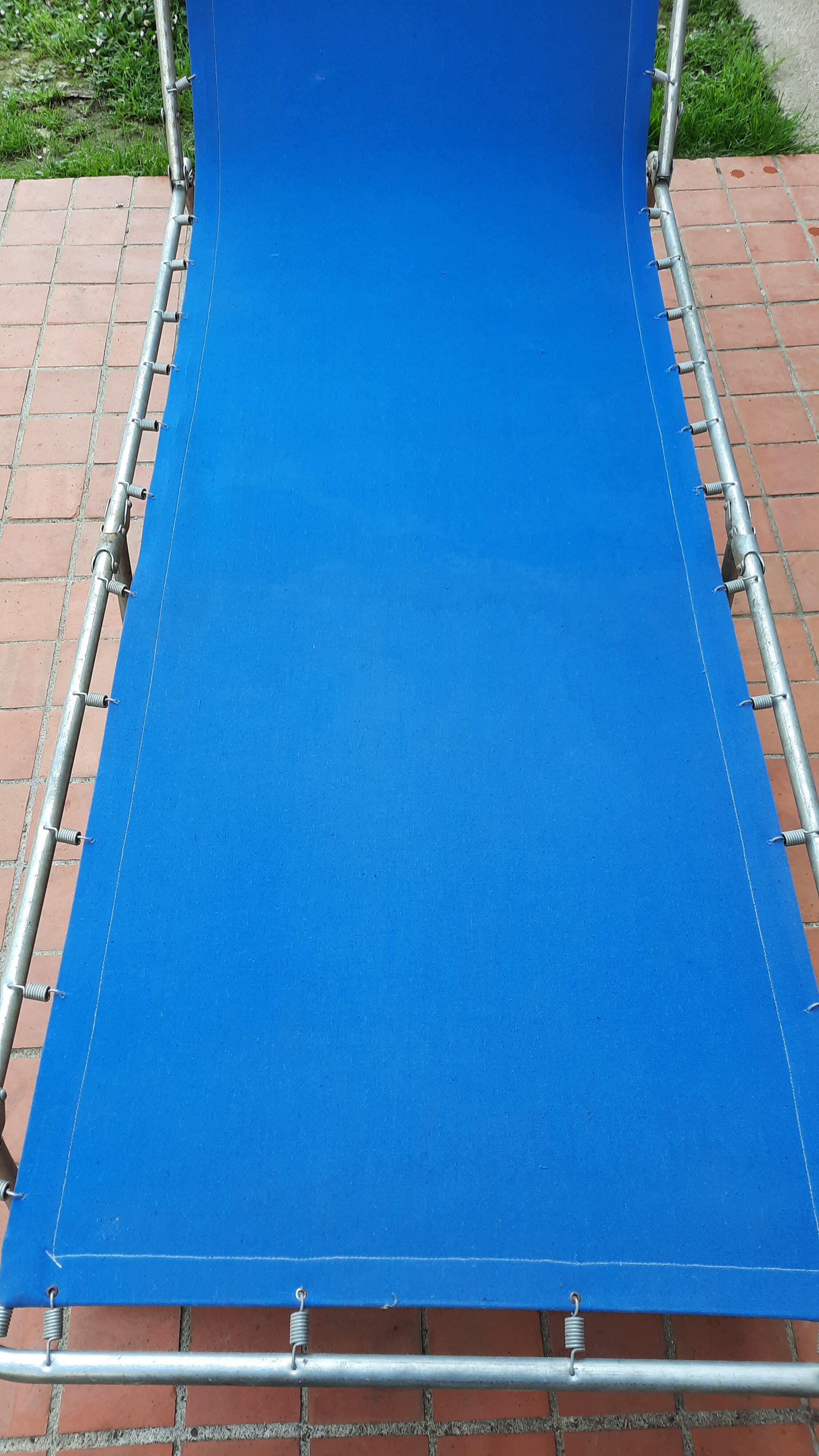 Folding sunbed deckchair