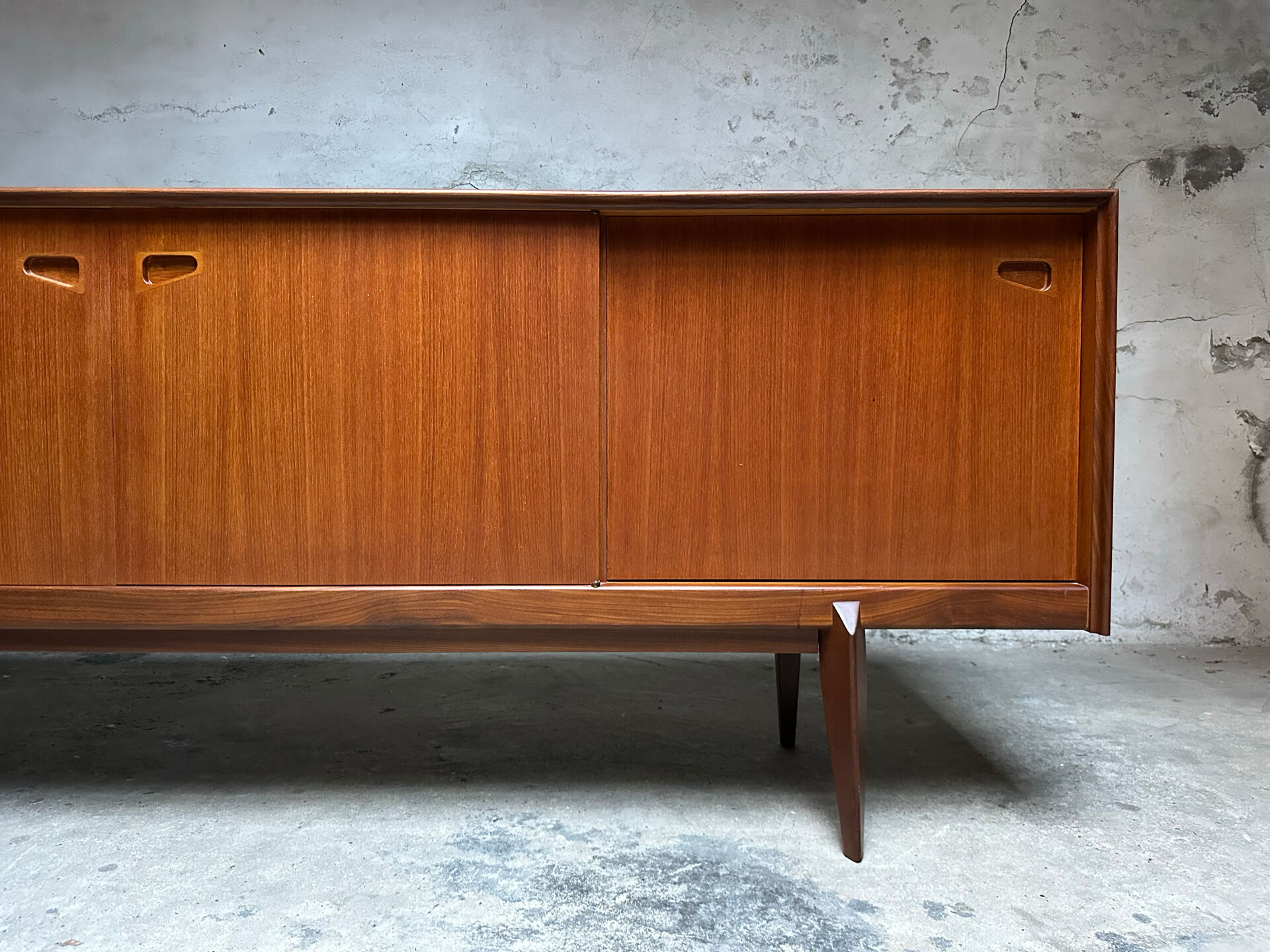 Vintage sideboard Oswald Vermaercke XL V-Form Belgian design