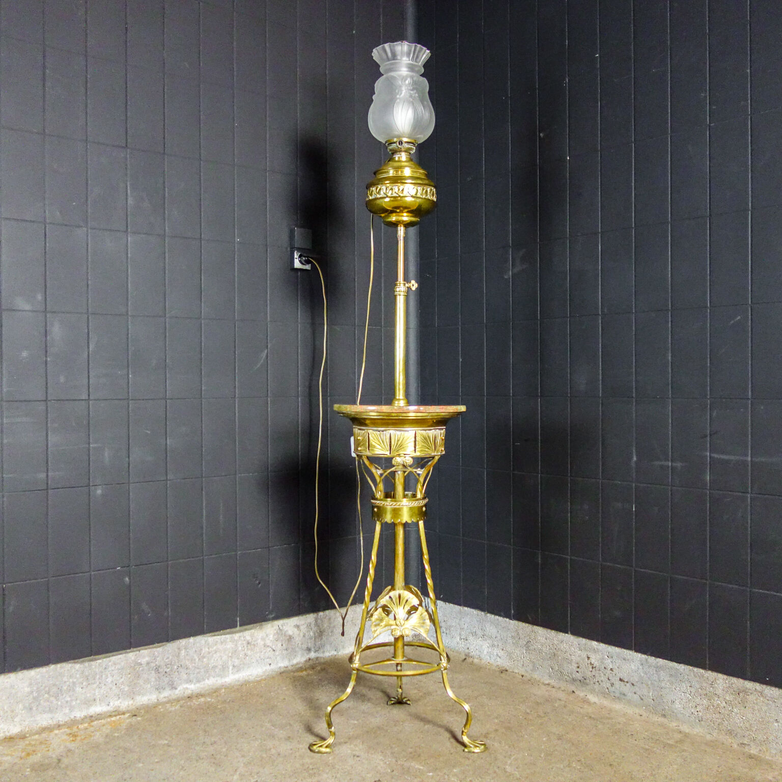 Art nouveau floor lamp with alabaster top - gold