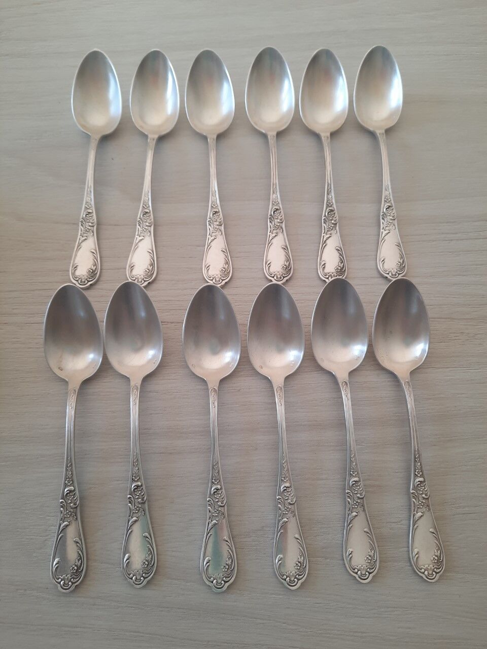 Box of 12 small old spoons in silver metal