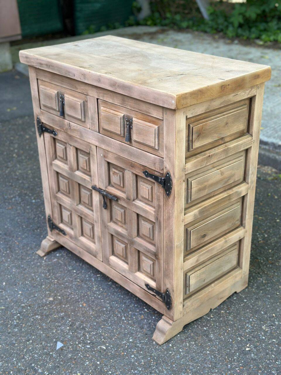 Renovated Spanish chest of drawers in solid walnut from the 1950s.