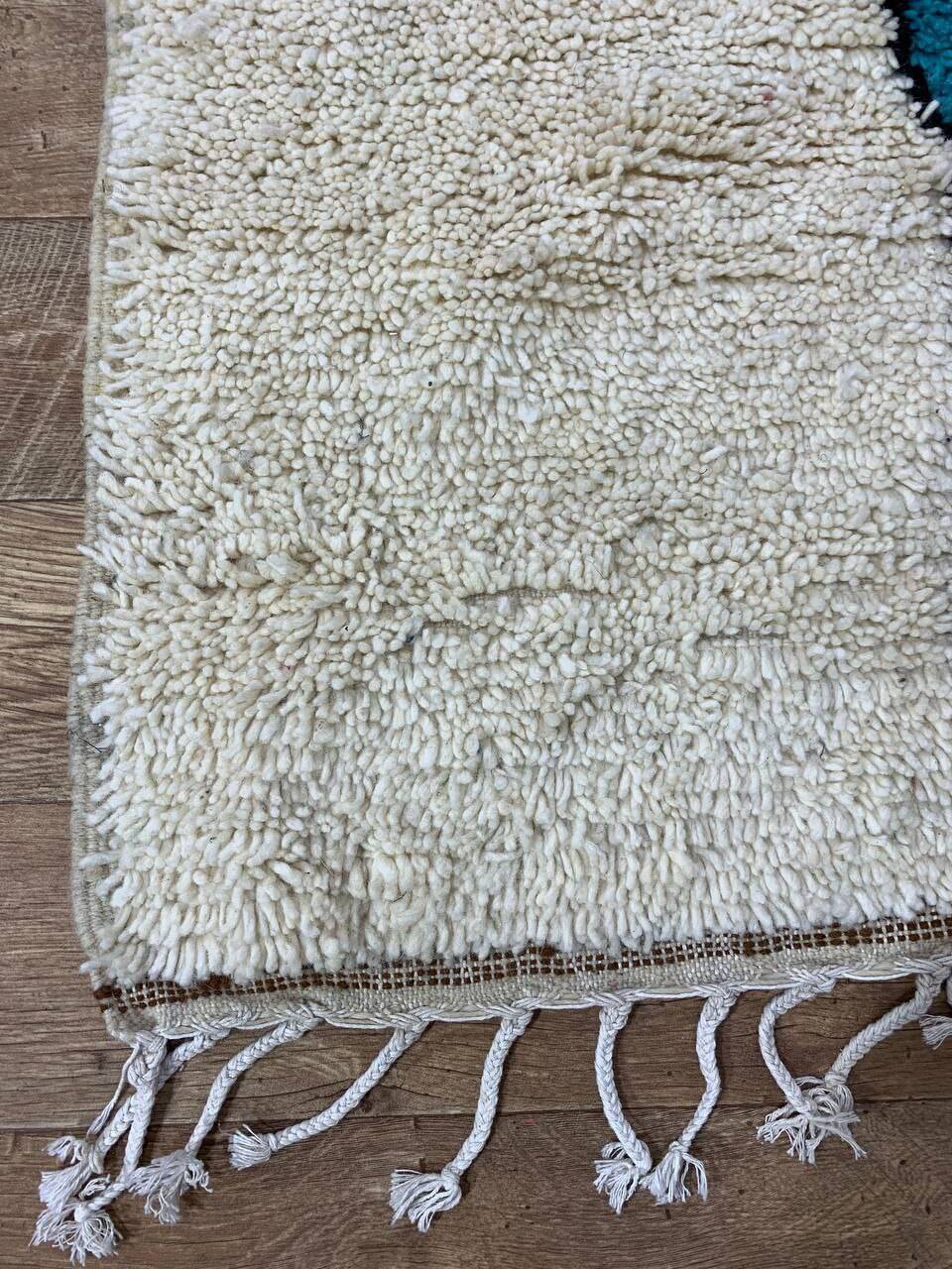 Handmade Moroccan Berber rug 250 x 150 cm
