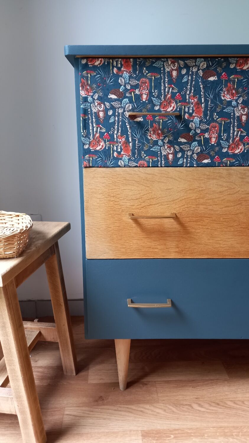 Vintage chest of drawers