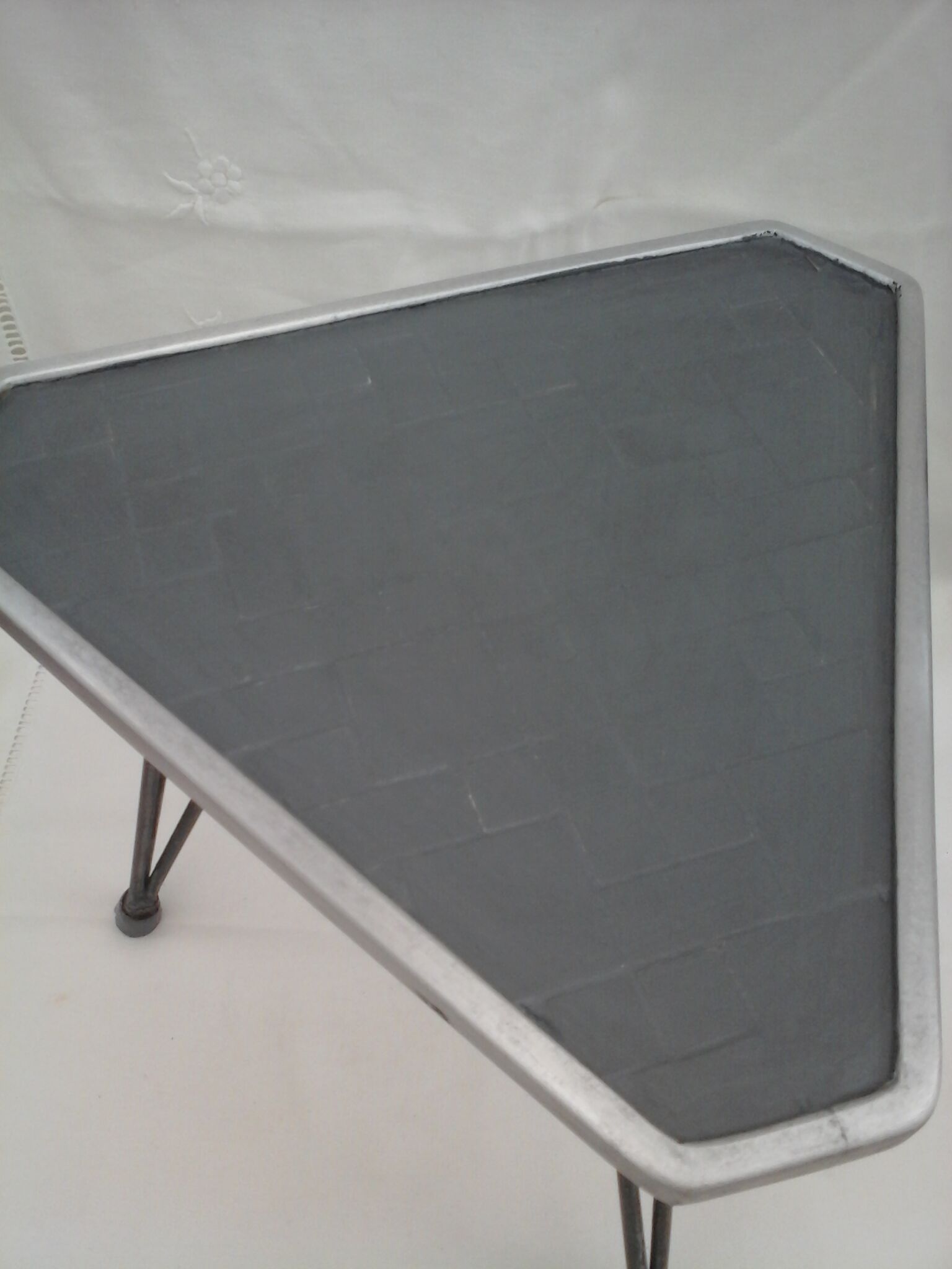 Triangular coffee table 50's