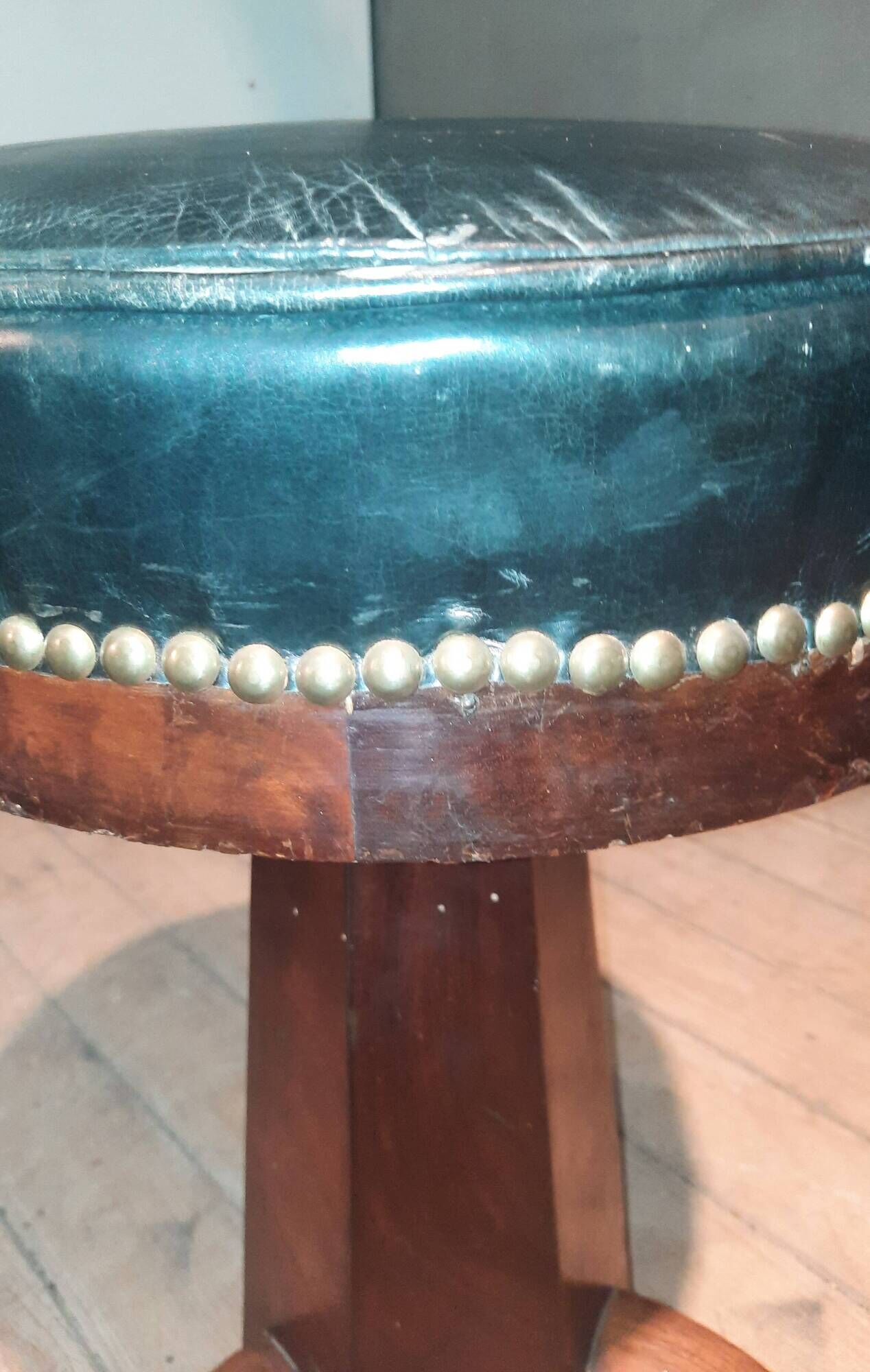 Hexagonal stool with adjustable height