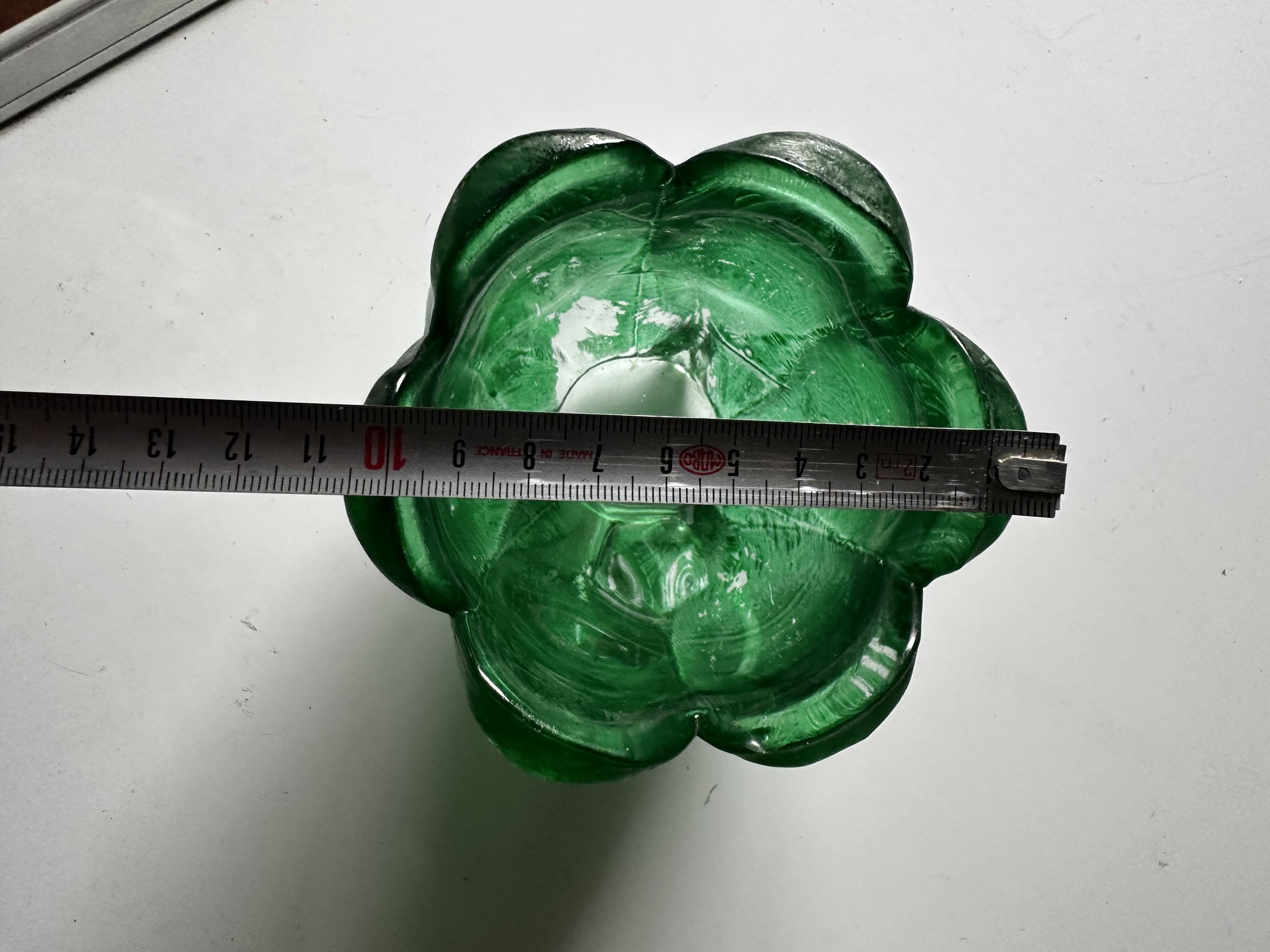 Green glass paste emptying cup from the Art Deco period