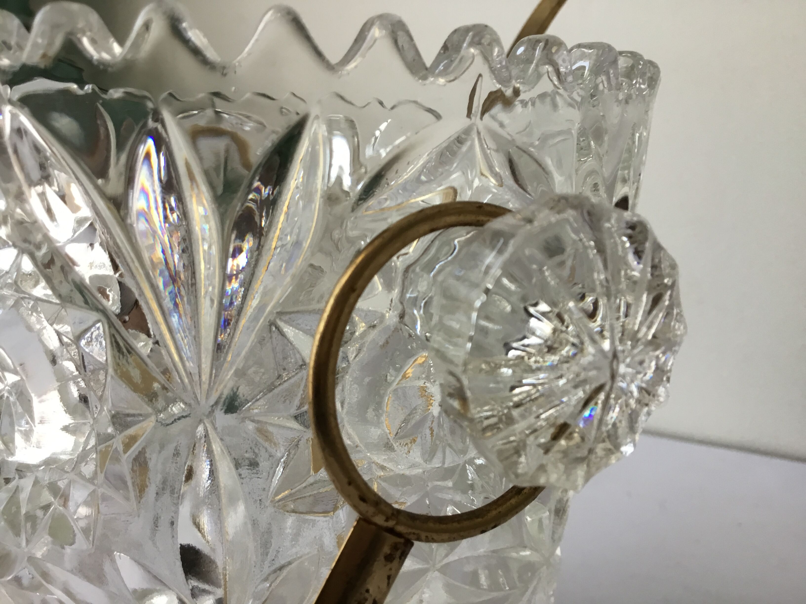 Chiseled glass ice bucket