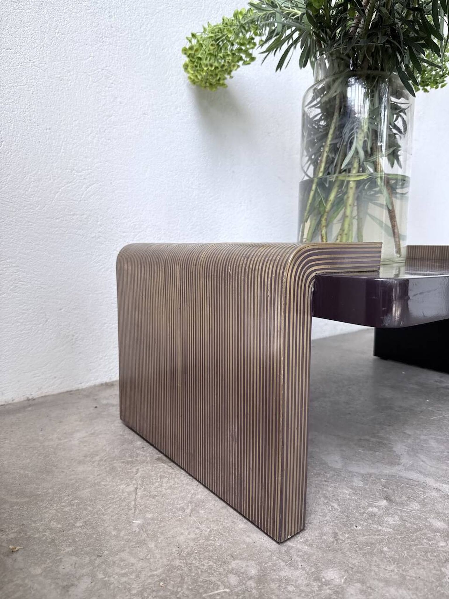 Art Deco coffee table in lacquer and brass