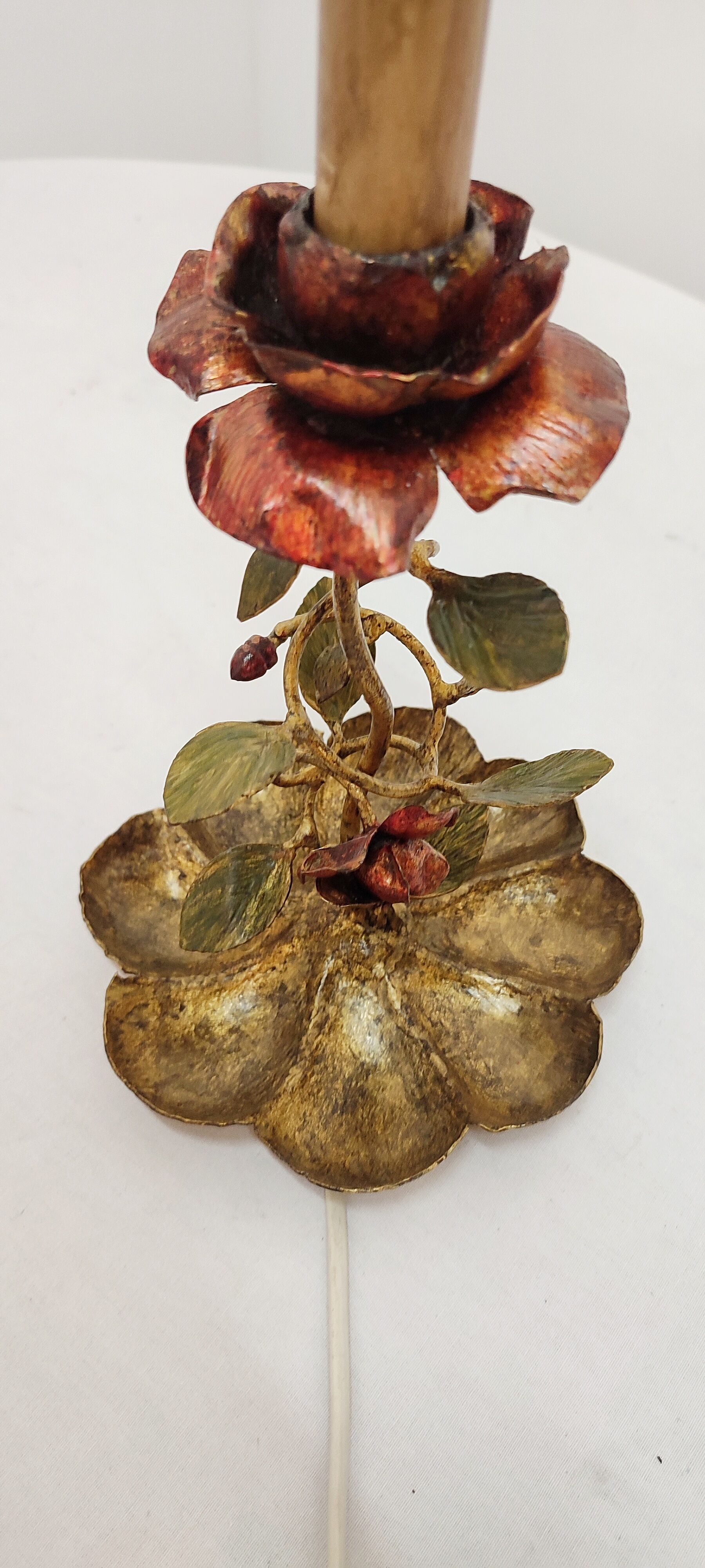 Wrought iron table lamp and gold leaf. France, 1950