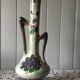 Vase à motifs violettes vintage