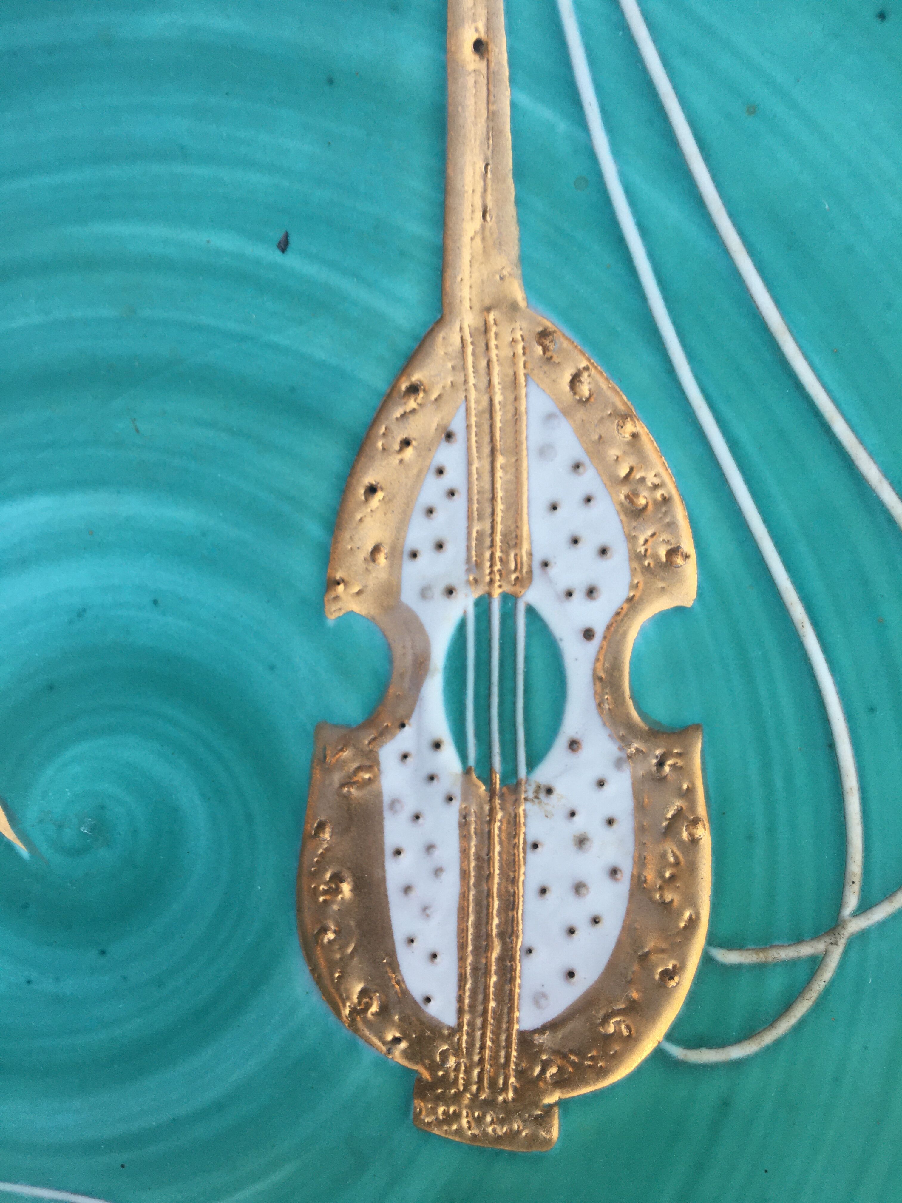 Cut vintage musical décor