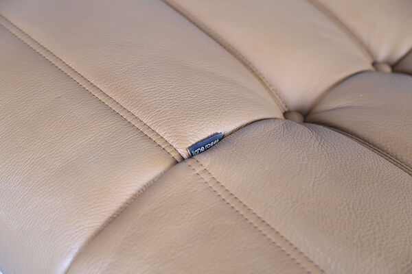 Ensemble Togo en cuir cognac de Ligne Roset de 2010 conçu par Michel Ducaroy.