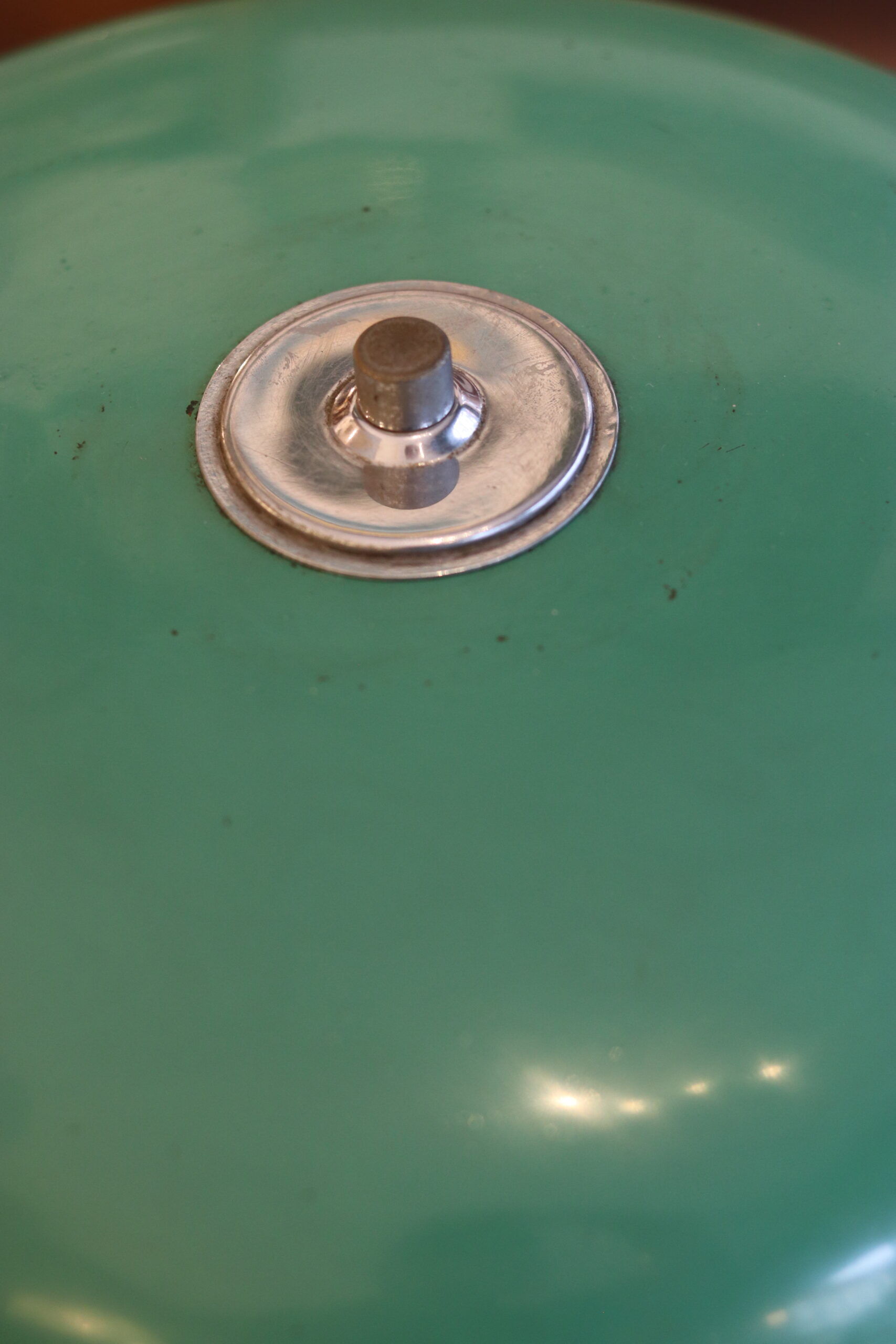 Bauhaus style desk lamp in green lacquered metal, circa 1950-60.