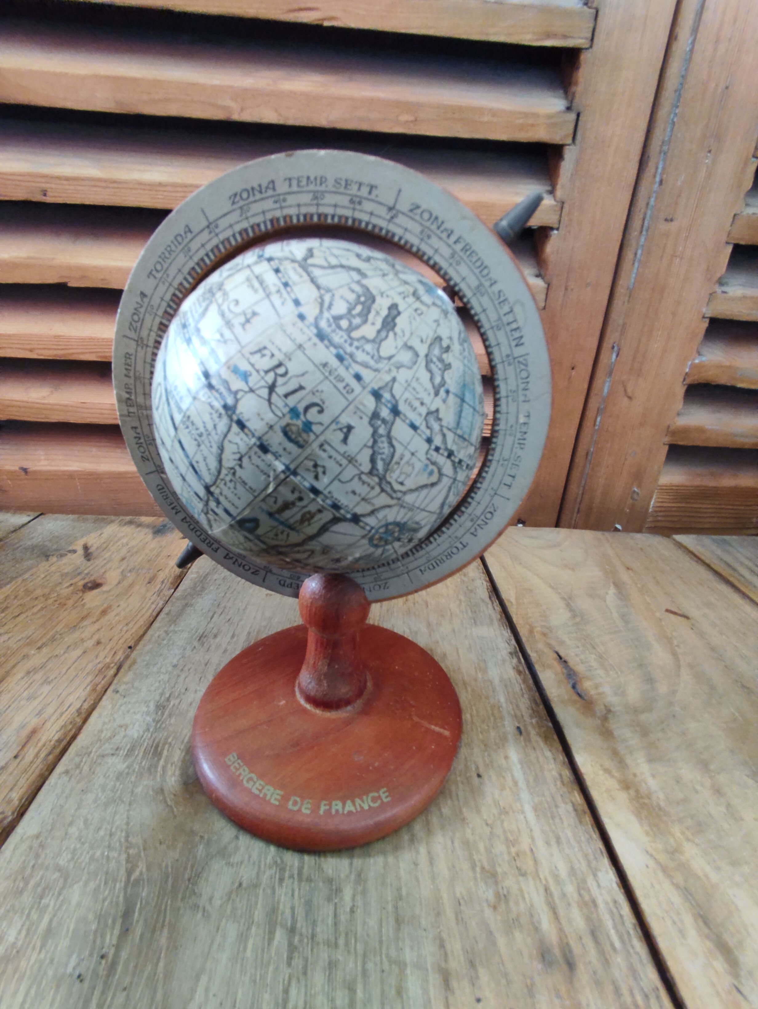 World map metal wood shepherdess of france