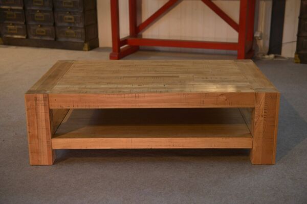Table basse en chêne et plaquage de chêne de manufacture belge