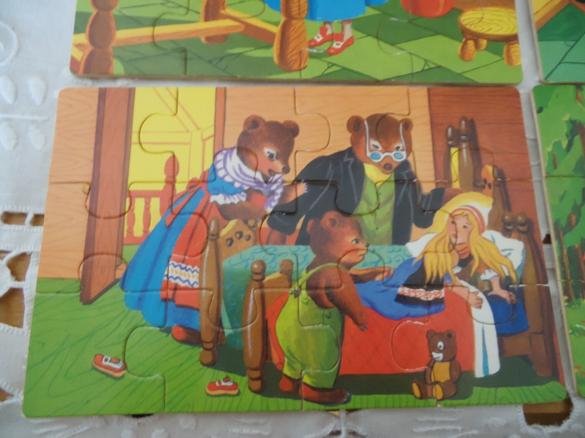 Box of 4 wooden puzzles boucle d'or