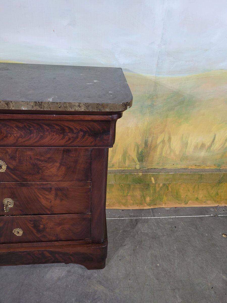 Small mahogany Louis Philippe chest of drawers