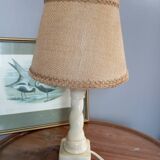 Lampe en albâtre et abat jour jute camel