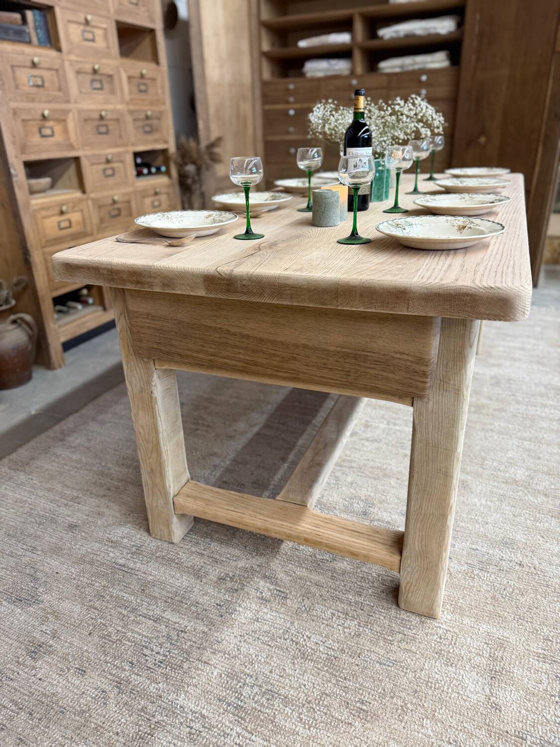 Solid oak table with 2 drawers