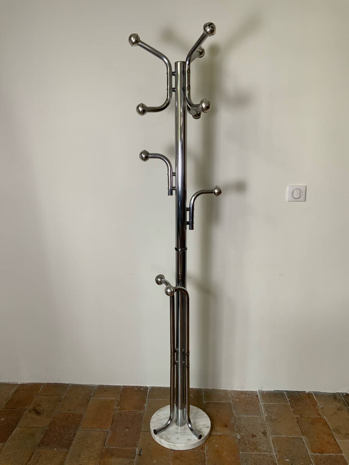 Freestanding coat rack