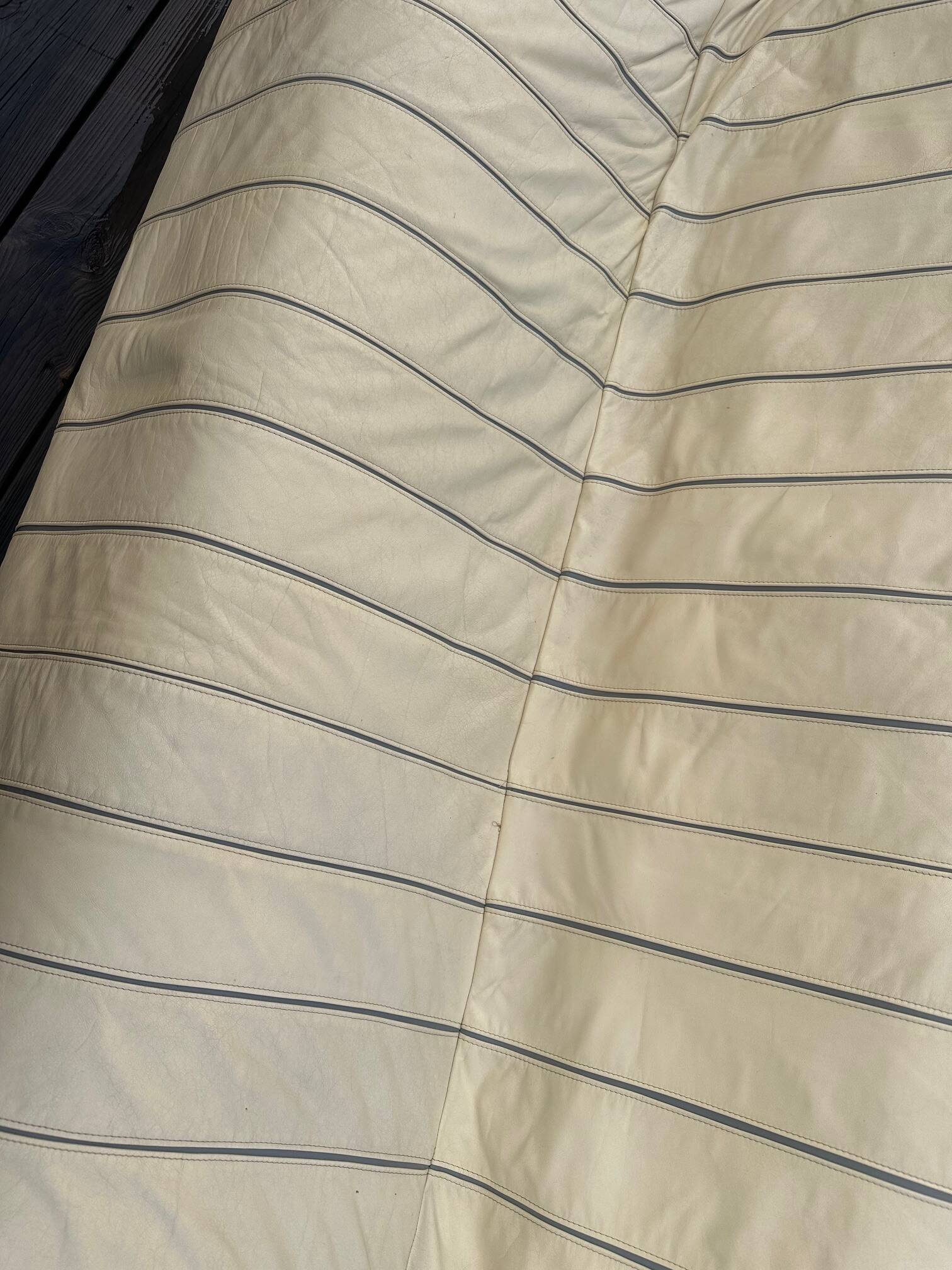 Sofa + 2 leather armchairs