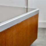 Table basse bois, aluminium et verre fumé. circa 1970