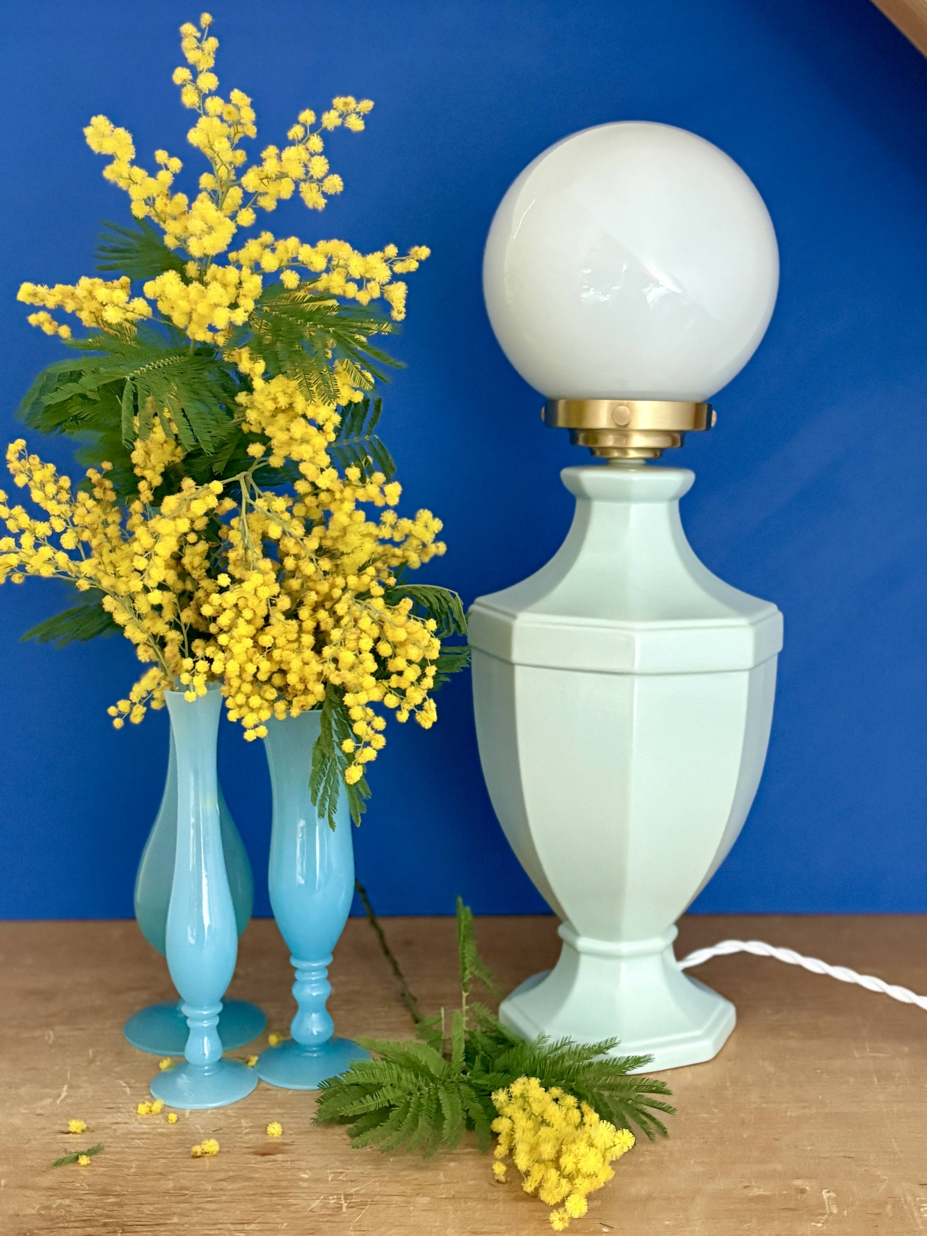 Vintage table lamp in blue ceramic and white opaline.