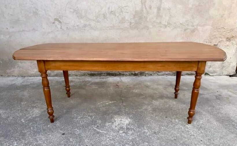 Old oval bistro table in solid wood light tint Dimensions 220 cm x 88 cm