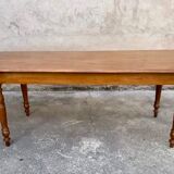 Ancienne table bistrot ovale en bois massif teinte claire  Dimensions 220 cm x 88 cm