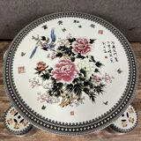 Asie XXeme : table et 4 tabourets en porcelaine peinte a décors de fleurs et calligraphie