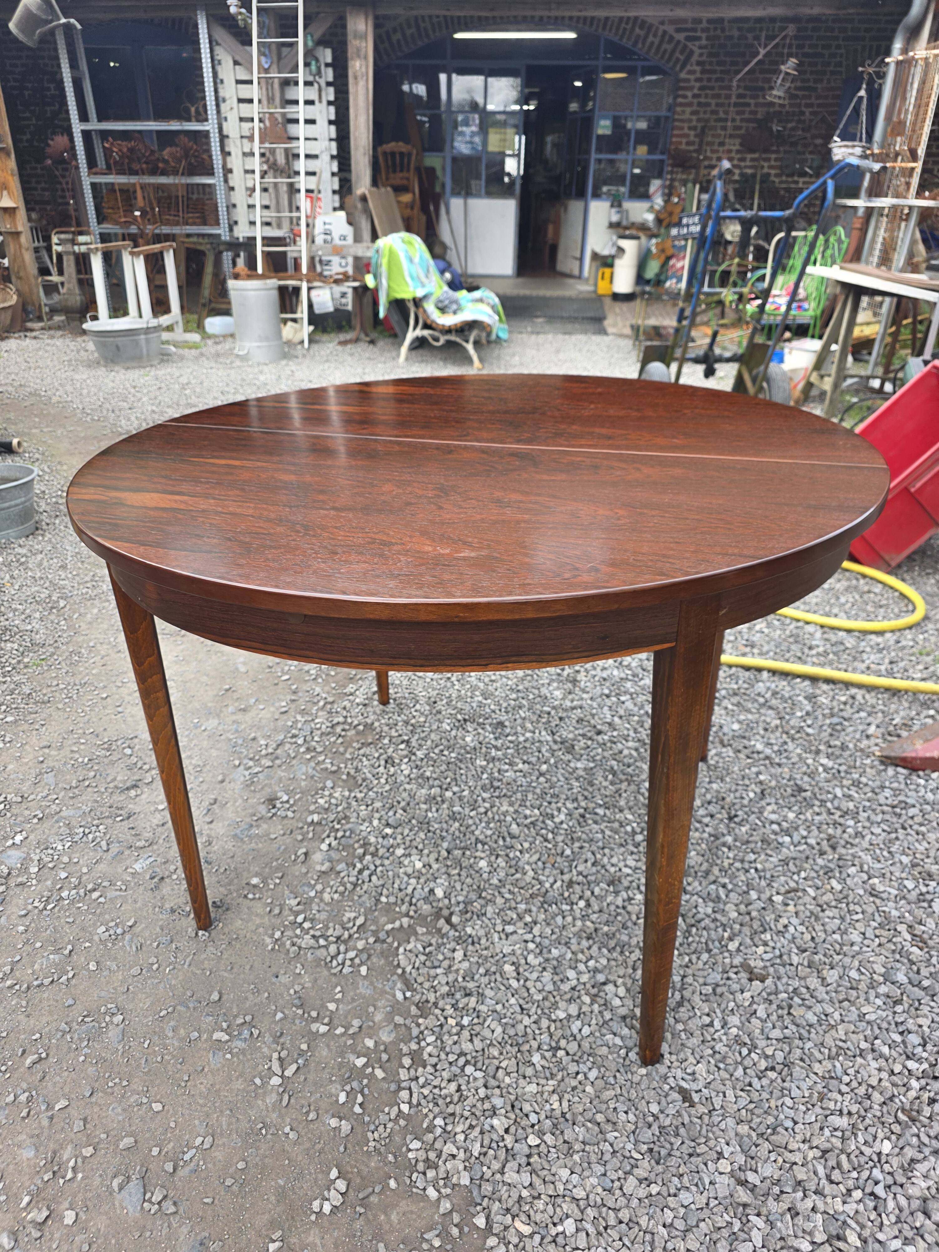 Scandinavian extendable table in rosewood from the 1960s, butterfly extension.