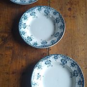 3 assiettes creuses terre de fer au motif fleuri gris ardoise