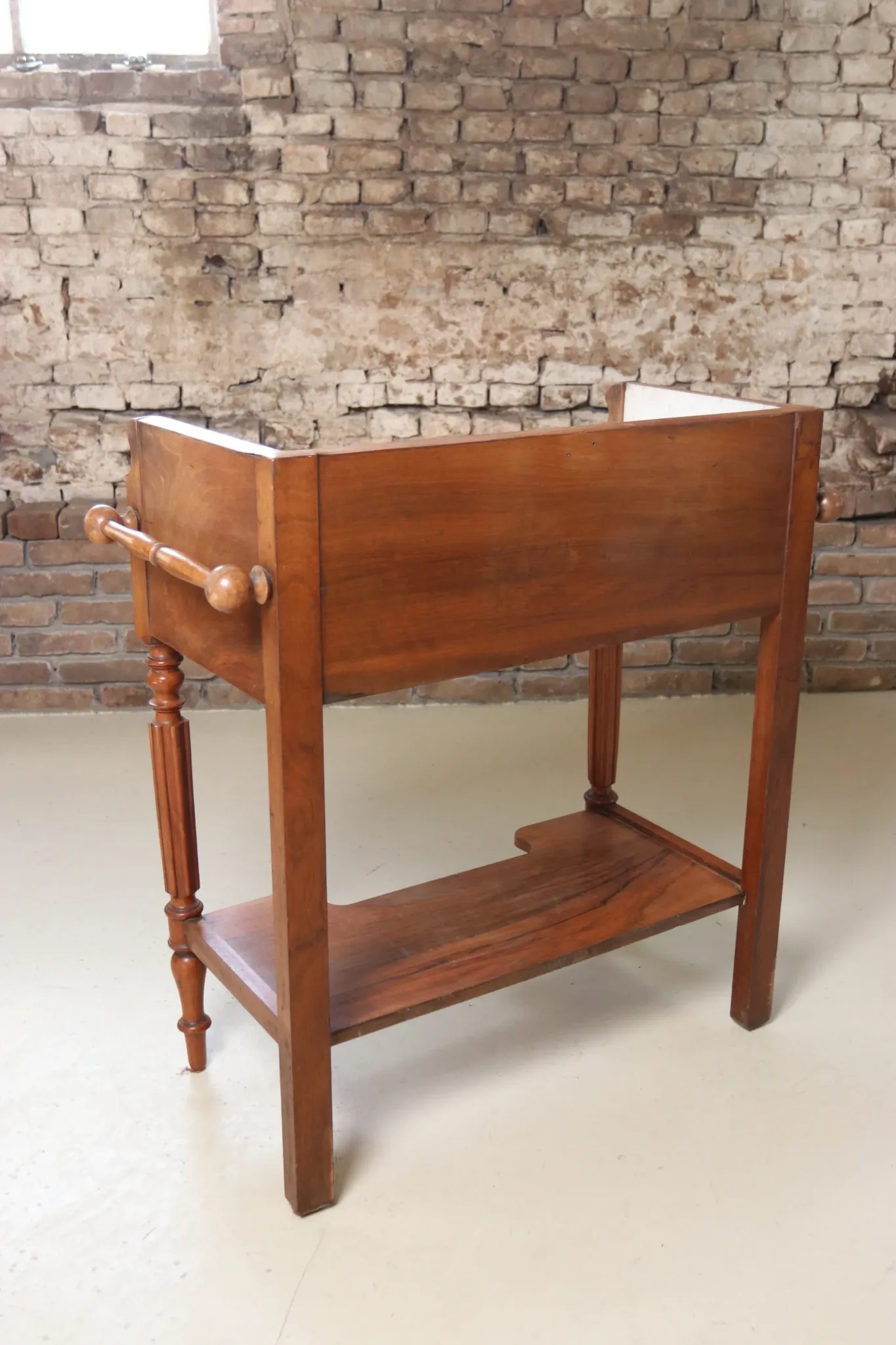 Walnut washstand with marble top and towel rails – Louis-Philippe, 19th c.