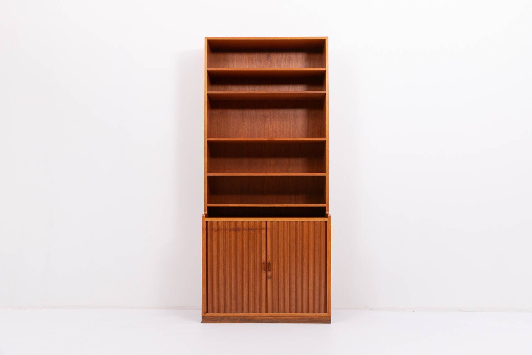 Armoire danoise moderne du milieu du siècle conçue par Willy Beck pour Morten Olsen