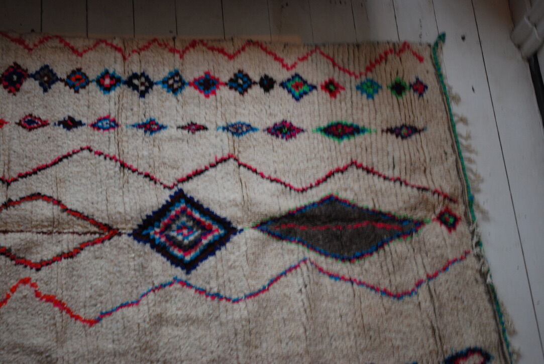 Berber vintage rug 100% wool, handcrafted. free shipping in europe. unique! 250x145cm